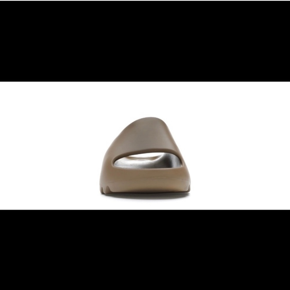 Yeezy Core Earth Brown